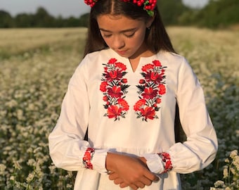 Blouse brodée pour fille "Fleurs" (КВІТИ) avec un bel ornement traditionnel