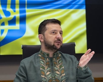 Chemise en lin brodée d'Ukraine (vyshyvanka) de Zelensky, en mélange de lin vert-brun, prix avantageux.