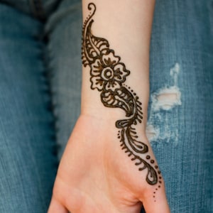 Premium DIY Henna Kit - Includes 3 All Natural Henna Applicator Cones and 2 DIY design guides - Quarantine Pastime - Henna Party Activities