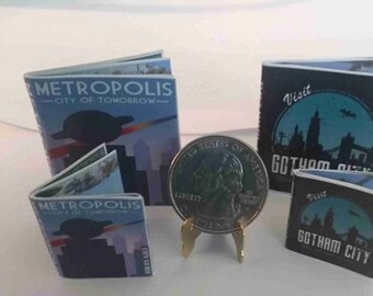 Mini Bat man and Superman 'GOTHAM CITY & METROPOLIS' Travel Guides  - Dollhouse   1/12  1/6 playscale Opening Travel book