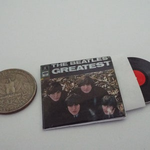 Álbum de discos vintage em miniatura 'BEATLES Greatest Hits' - Dollhouse 1/6 1/12 1/24 acessório em miniatura em escala de jogo