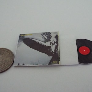 Miniatura Vintage &#39;LED ZEPPELIN&#39; Album di dischi - Casa delle bambole 1/6 1/12 1/24 accessorio in miniatura in scala di gioco