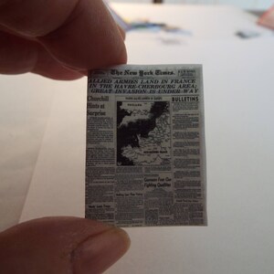 one  Miniature opening   &#39;D Day Landing&#39; NEWSPAPERS 1944  -  Dollhouse miniature   1/12   scale