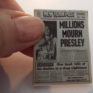 one  Miniature opening   &#39;ELVIS PRESLEY&#39; NEWSPAPERS   -  Dollhouse miniature   1/12   scale