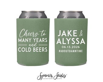 ¡Saludos por muchos años y cervezas frías! Enfriador de latas para bodas n.° 323R, personalizado, recuerdos de boda, aislantes para bebidas, portacervezas, bodas, soporte.