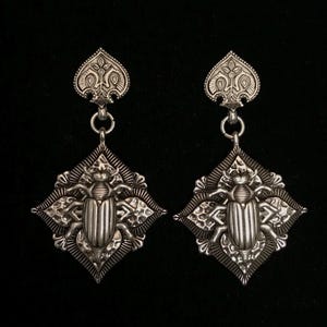 Antiqued silver beetle earrings//bug earrings//insect earrings//beetle jewelry//bug jewelry//insect jewelry//Moroccan style beetle earrings