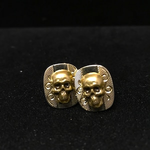 Gold skull cufflinks//brass skull on vintage gold plated cufflinks//skull cufflinks//Gothic skull cufflinks//men&#39;s jewelry//Gothic cufflinks