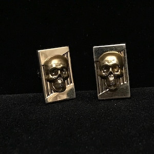 Gold skull cufflinks//brass skull on vintage gold plated cufflinks//skull cufflinks//Gothic skull cufflinks//men&#39;s jewelry//Gothic cufflinks