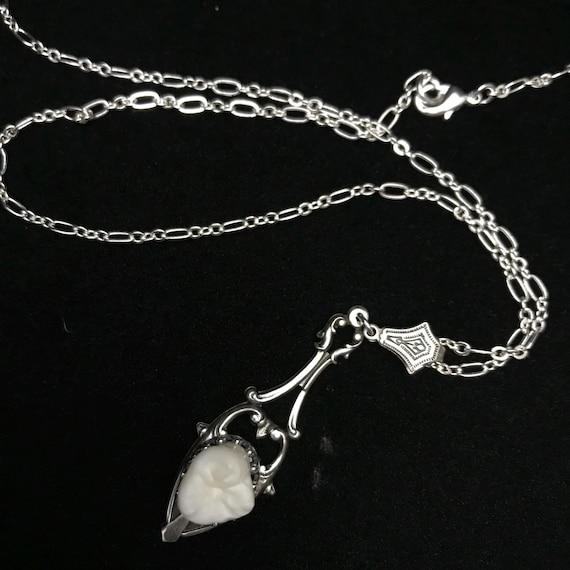 Collana Girocollo Rigida con Ciondolo in Argento 925 con Perla Barocca e Ramo di Corallo | Chapeau Atelier