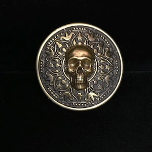 Skull belt buckle//antique gold skull belt buckle//vintage belt buckle with skull//gold skull buckle