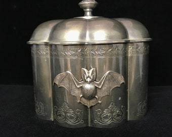 Silver bat box//bat trinket box//antiqued silver bat on Victorian style box//Haunted Mansion bat//Victorian bat box//Gothic jewelry box