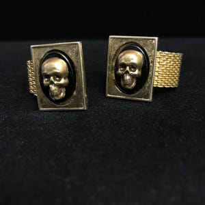 Gold skull cuff links//men&#39;s skull cuff links//skull cufflinks//Gothic cuff links//large skull cuff links//macabre cuff links/Gothic wedding