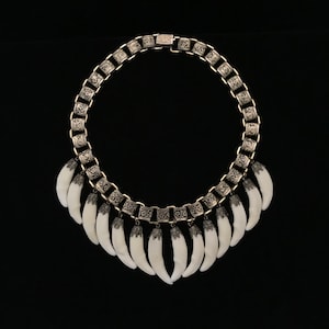 Collier en véritables dents de coyote, petite taille, 14,5 pouces ras de cou chaîne vintage//14 breloques dents de crocs de coyote//bijoux en dents de coyote//bijoux en vraies dents