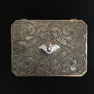Large silver bat jewelry box//bat trinket box//Victorian style Gothic bat jewelry box//Haunted Mansion bat jewelry box//Victorian bat box