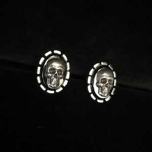 Silver skulls,vintage silver,hematite cuff links//mens skull cuff links//macabre skull cuff links//weird cufflinks//silver Gothic cufflinks