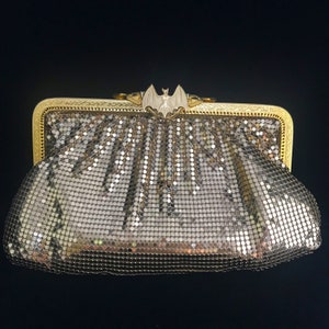 Bolso vintage de malla dorada con murciélago dorado // Bolso vintage de malla metálica Elka con murciélago dorado // Alta costura gótica // Clutch de cóctel con murciélago dorado // Bolso de noche con murciélago