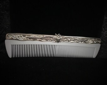 Silver bat hair comb// bright silver plated hair comb with bat//gothic hair comb//gothic vanity set//Victorian style bat comb///Gothic comb