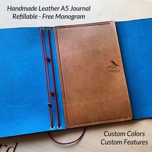 Handgefertigtes Leder Trifold Traveler&#39;s Notebook: Nachfüllbares A5 Journal, personalisiertes Monogramm