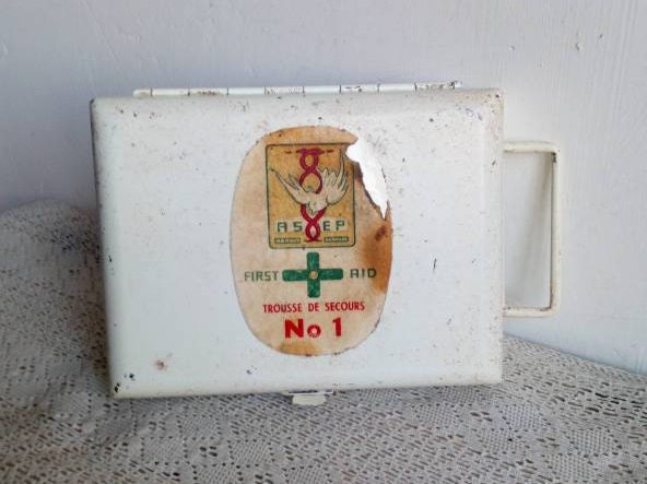 Boîte de Premiers Soins Vintage, Cas Médical en Métal Blanc avec Poignée Transport,