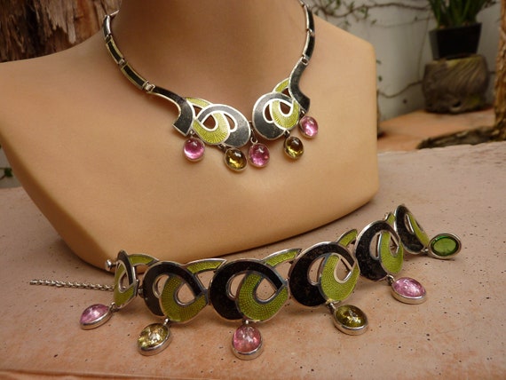 Lovely Looking Ladies Shiny Silver Chain Belt with Purple Gemstones Buckle S507