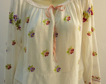 Vintage 1930s 1940s Romanian Hand Embroidered Cross Stitch & Crocheted Lace Peasant Blouse Top