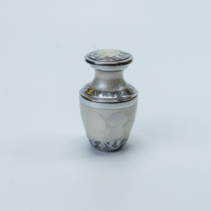 Miniatuur Zilver en ParelWit Emaille Aandenken Urn voor AsHes Cremains