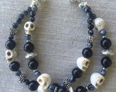 Halloween bracelet Black Onyx, Grey Agate and white Howlite skulls