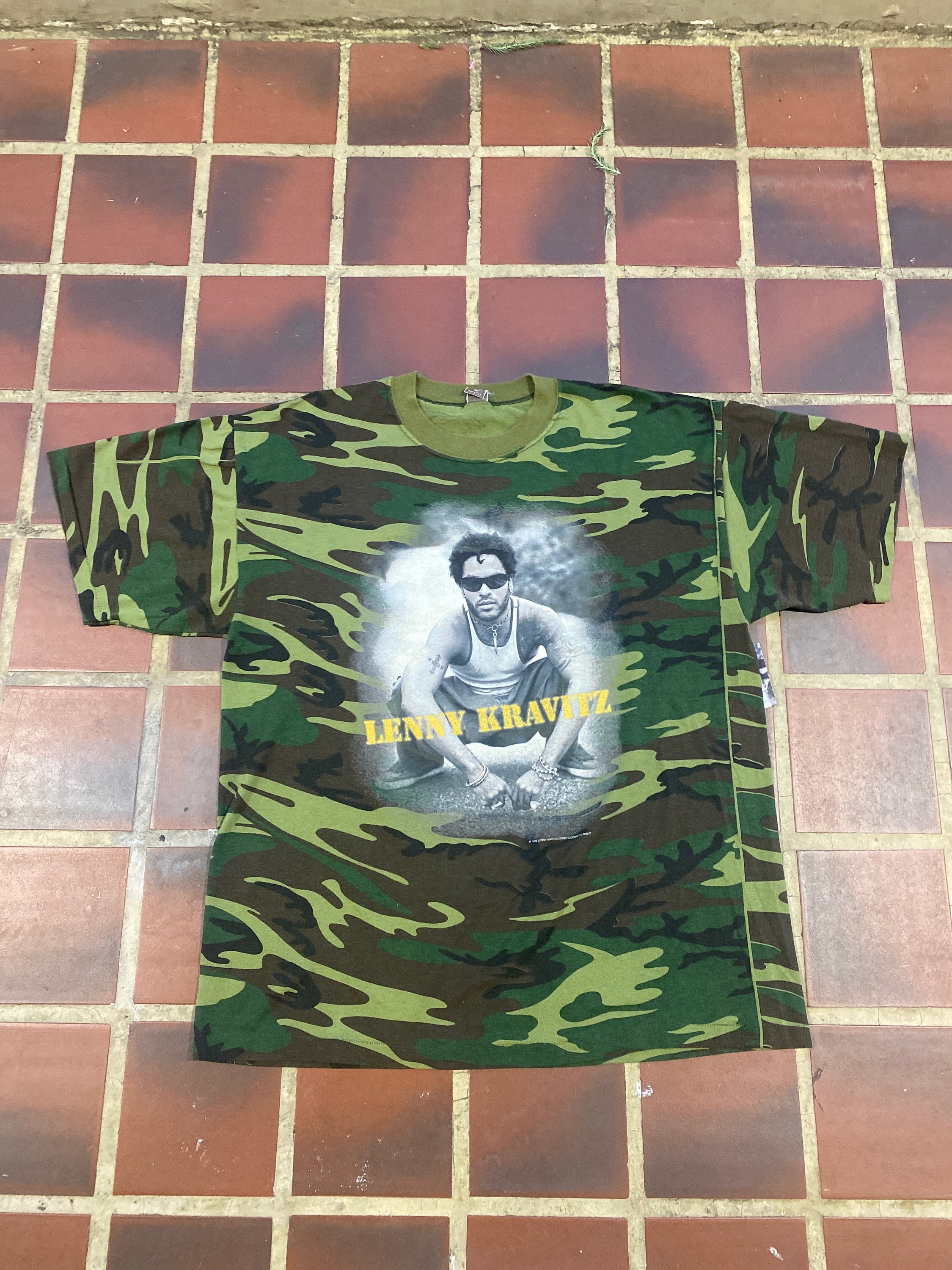 Lenny Kravitz ￼WORLD TOUR 1998 Tシャツ 1998 Lenny Kravitz World Tour Single Stitch Camo Tee - Etsy