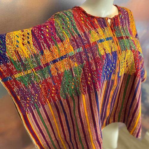 Vintage Hand Woven Poncho shops Guatemalan Huipil Mayan Almolonga Handmade Hand Woven Embroidered Hippie Festival Poncho Kaftan Caftan One Size
