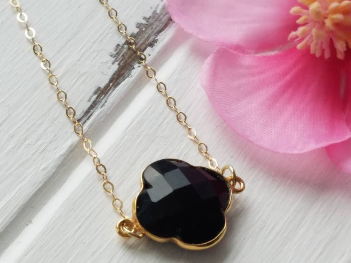 9ct Yellow Gold Black Onyx Clover Ring main image 0