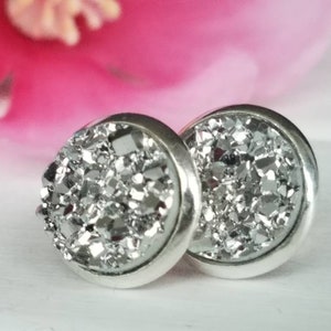 Small silver druzy studs, Silver druzy stud earrings, Minimalist silver druzy earrings, Dainty silver druzy earrings, Everyday druzy studs