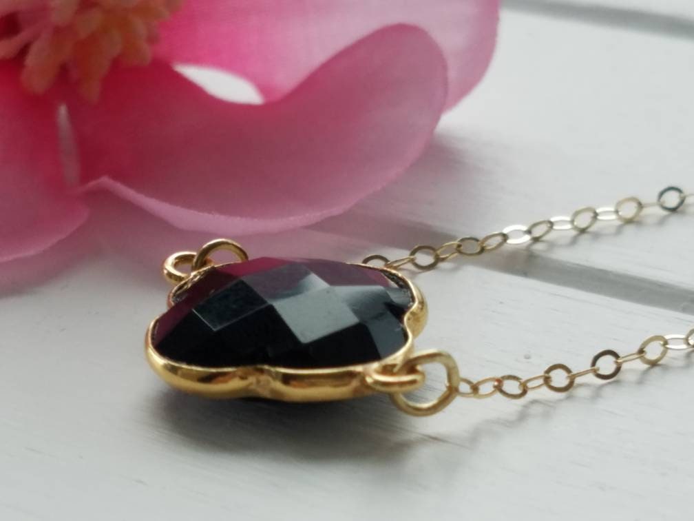9ct Yellow Gold Black Onyx Clover Ring main image 1