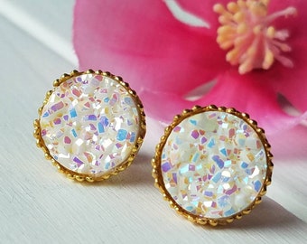 White and gold druzy studs, White druzy stud earrings, Dainty white druzy earrings, Dainty white druzy studs, Gold crown setting earrings