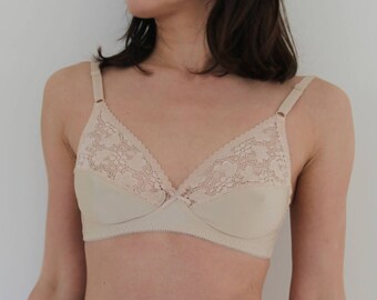 Vintage Triumph beige lace bra top underwear.cup B 70
