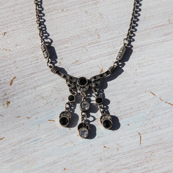 Deadstock boheme black/white glass crystals  chain necklace.