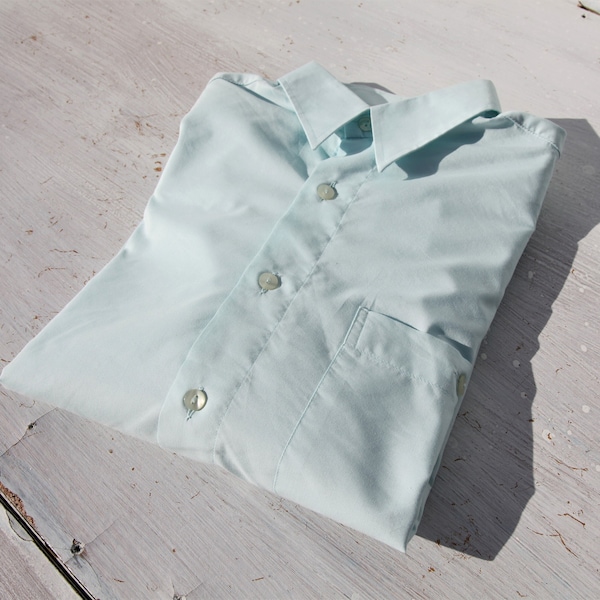 Vintage light teal blue classic short sleeved cotton blend button down shirt.size 37 (men's L)