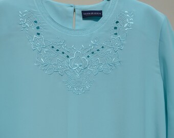Vintage blue floral embroidered short sleeved blouse,top.size uk 20