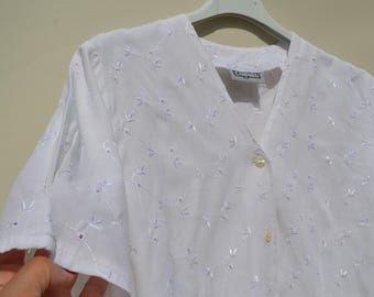 Vintage off white floral embroidered button down blouse,shirt,top.one size