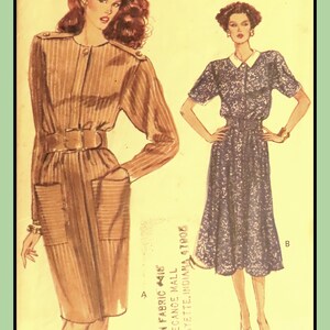 Puede incluir: Patrón de costura vintage con dos diseños de vestidos. Uno es un vestido de manga larga con cinturón y bolsillos. El otro es un vestido de manga corta con cuello. El texto "VERY EASY / TRÈS FACILE" es visible.