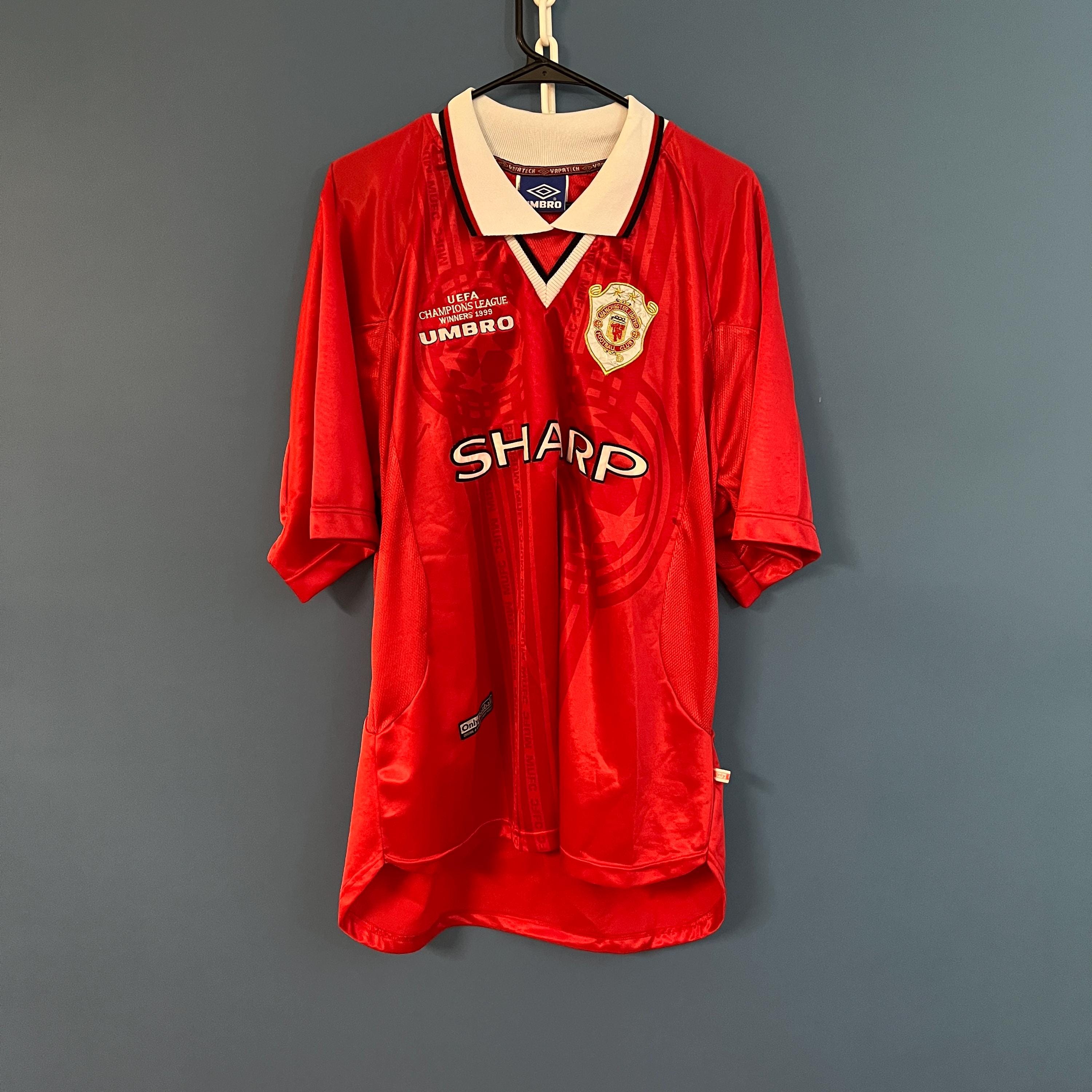 【大幅値下げ】マンチェスター1999年UEFAチャンピオンズリーグシャツ Vintage 1999 Official Manchester United Football Club Champions