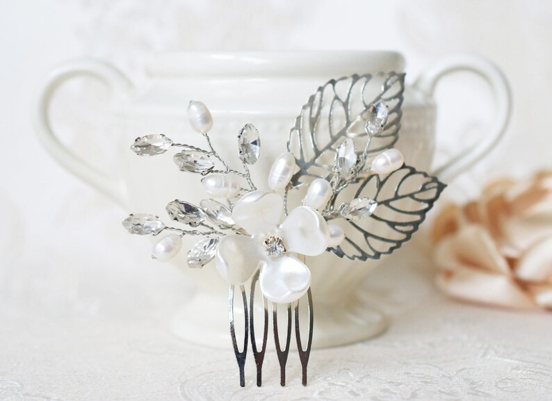 Flower hair pins Gold leaf headpiece Bridal leaf hair piece Wedding rhinestone headpiece Veil hair pins Pearl bridal hair comb
