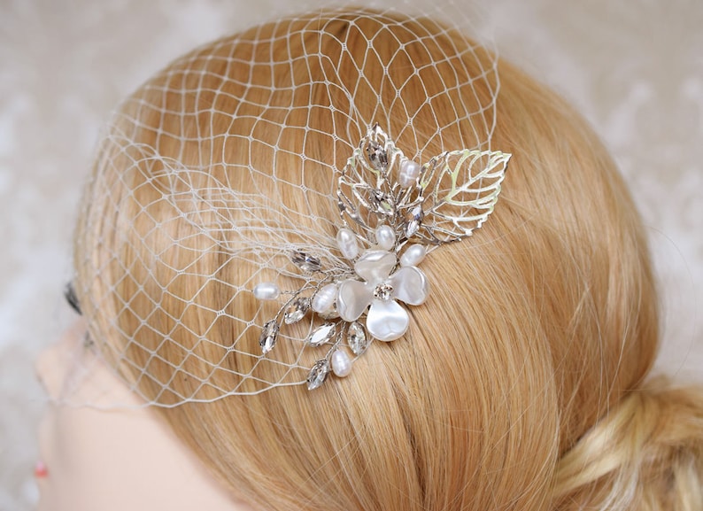 Flower hair pins Gold leaf headpiece Bridal leaf hair piece Wedding rhinestone headpiece Veil hair pins Pearl bridal hair comb