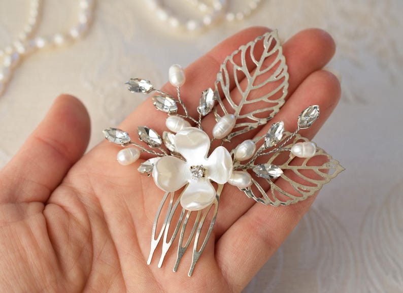 Flower hair pins Gold leaf headpiece Bridal leaf hair piece Wedding rhinestone headpiece Veil hair pins Pearl bridal hair comb