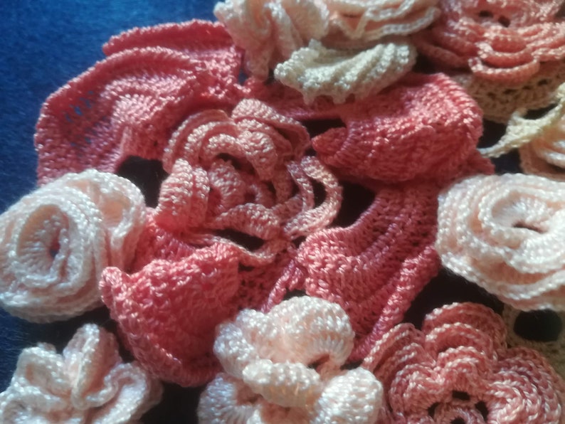 35 pieces Applications in various shades in salmon color