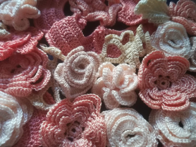 35 pieces Applications in various shades in salmon color