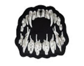 Iron On Vampire Teeth Patch Motif Patches Badge 6 cm x 6 cm Sew Gothic P015