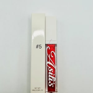 High shine moisturizing lip gloss.