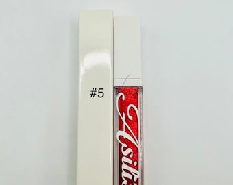 High shine moisturizing lip gloss.