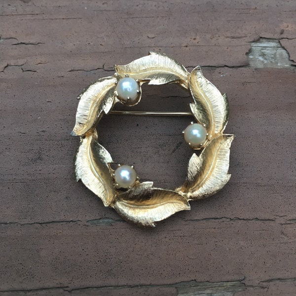 Brooks Signed brooch, wreath, pearls