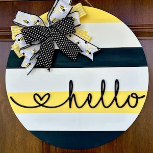Bee Hello Door Hanger: Bee Themed Spring Porch Decor